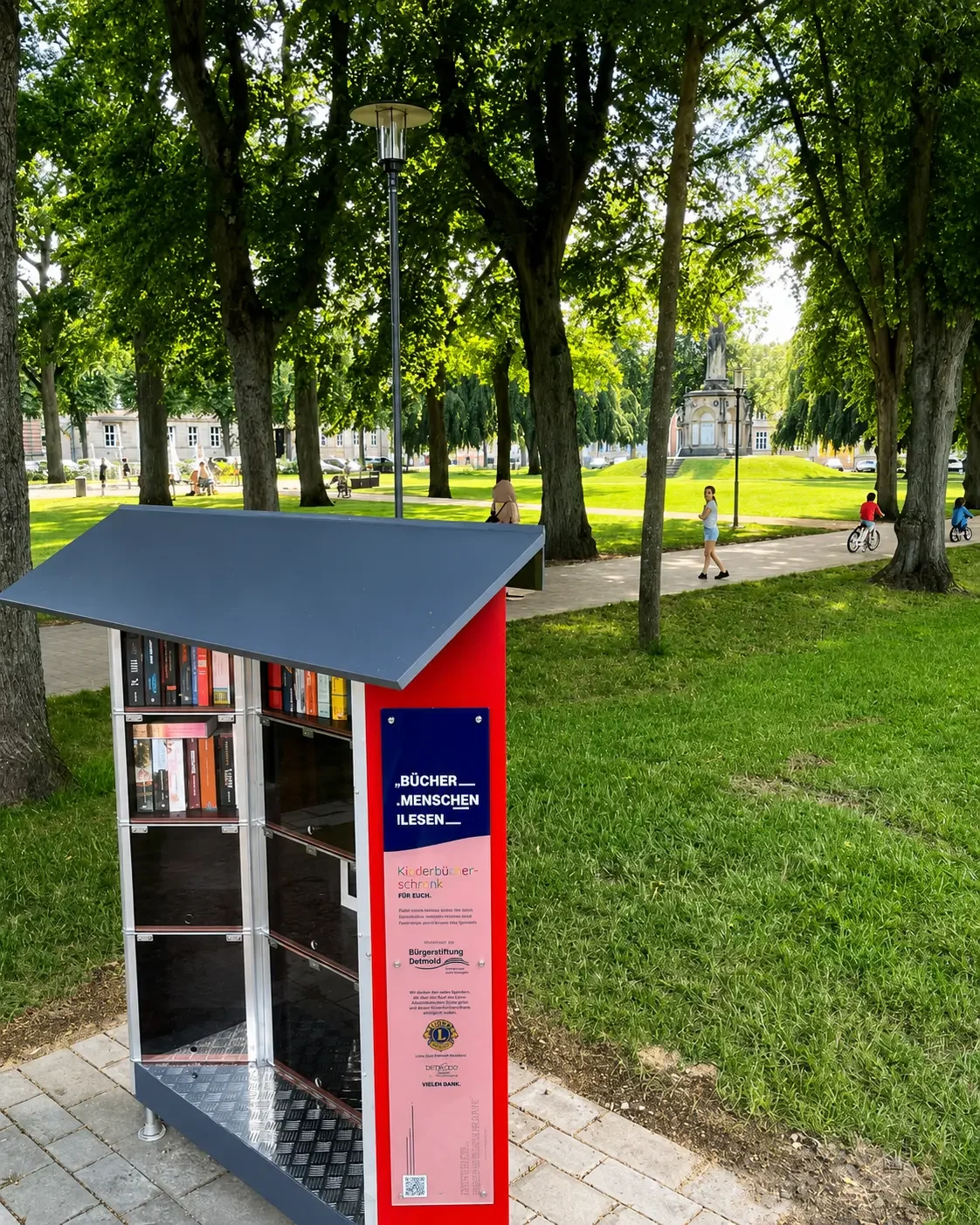 Der BĂĽcherschrank im Park an der Christuskirche in Detmold