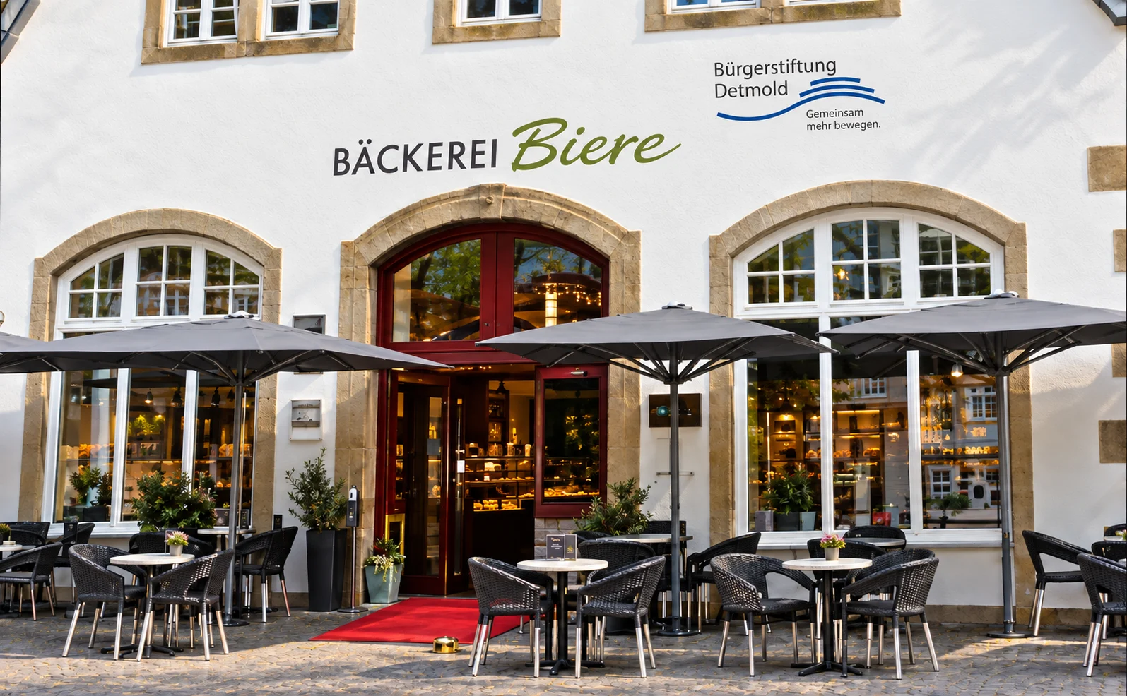 Außenansicht der Bäckerei Biere mit dem Logo der Bürgerstiftung Detmold